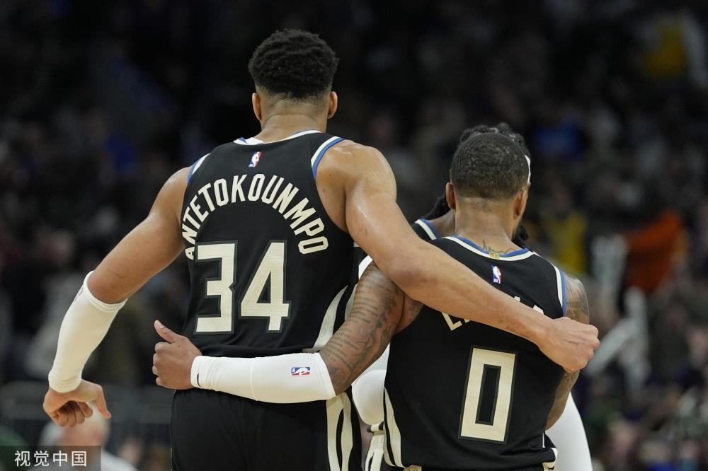 展现出他在 展现出他在